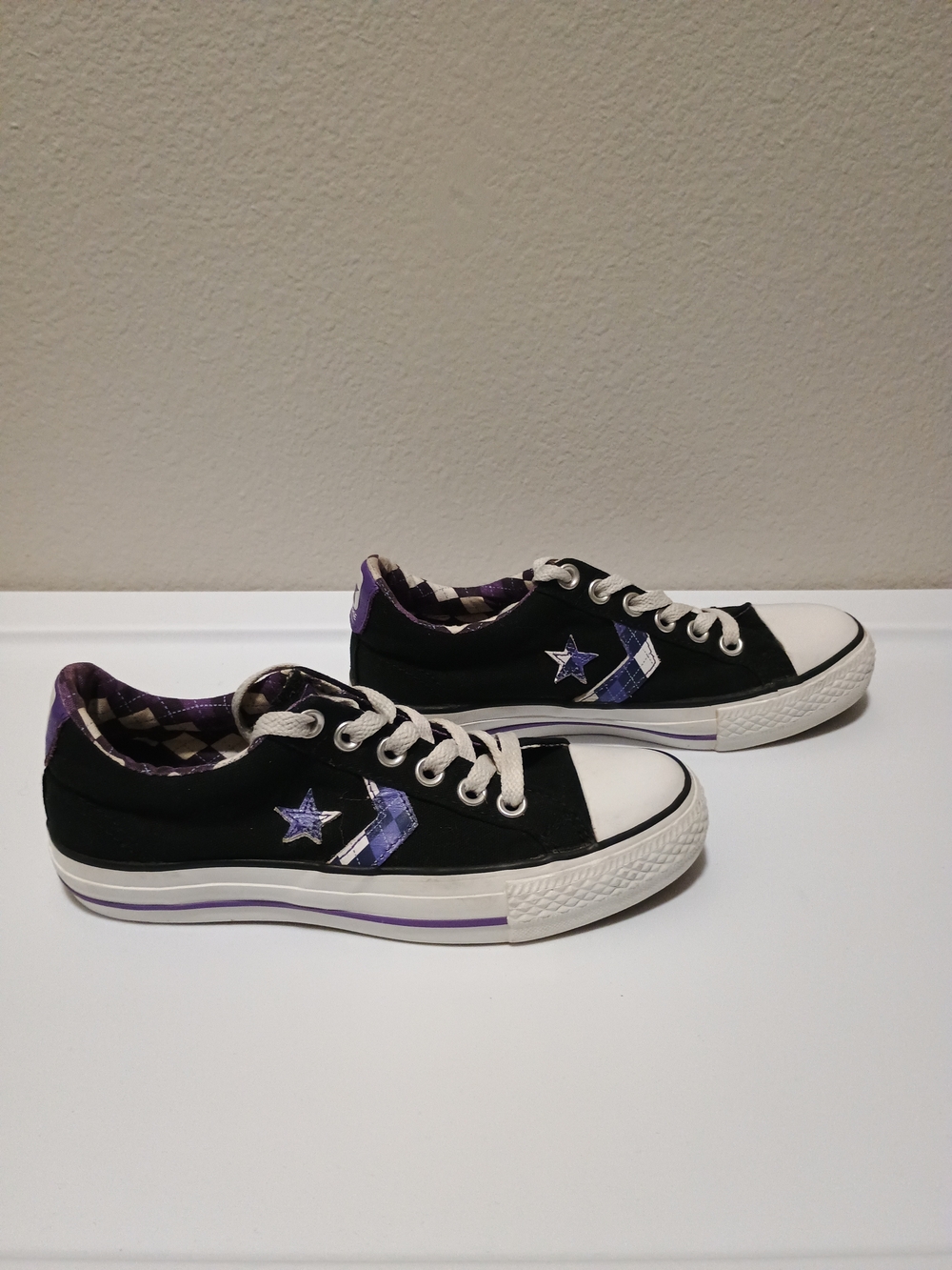 Converse Black and Purple Low-Top Women's Sneakers with Star Detail